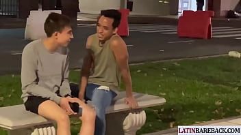 Oynat Latino twink emme çük önce cumshot için porno cum