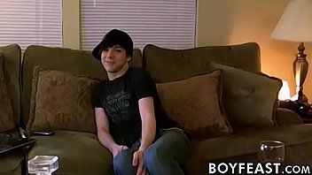 Redare Emo twink dă o muie lungă neglijent înainte de a fi futut goală
