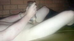 تشغيل قطعة كبيرة Wanking و Fleshlight الشفاف اللعين على Waterbed