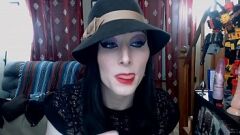 Играть Обожающая сперму транс-девушка IvyRose499 глотает порции спермы