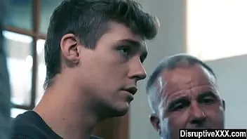 play Tânăr băiat gay deflorat de un nepot și nepot vitreg
