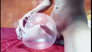 Играть Chico cogiendo condon hasta venirse / мальчик берет презерватив, пока не кончит
