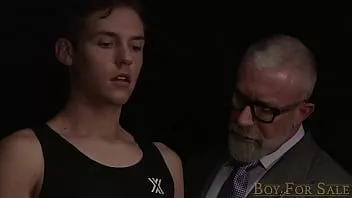 play Boyforsale - tatăl dominant îl transformă pe nepot într-un sclav care plânge