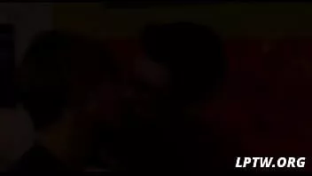 play টুইঙ্কস জিভ নিয়ে চুম্বন করে এবং জড়িয়ে নেয়