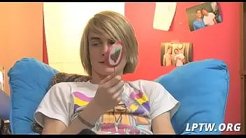 play Penetrasi penuh dengan twink mesum