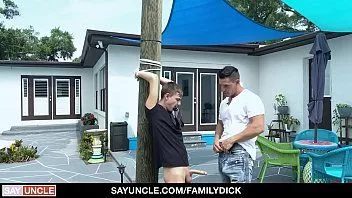 play Familydick - ভাগ্নে আপ বাঁধা এবং সৎ চাচা দ্বারা fucked পায়