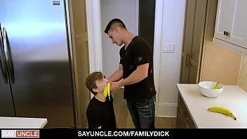 play Familydick – Twink Jason Abarth fickt seinen alten Mann