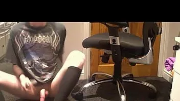 play Femboy emo de 18 años en pantimedias se folla a sí mismo