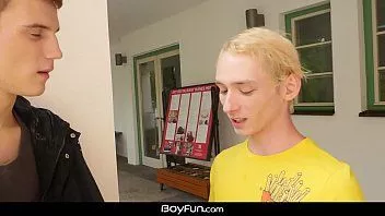 Reproducir Boyfun - el chico colgado kaleb cross golpea el culo apretado del jovencito americano justin stone