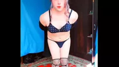再生 18歳以上のYoutuber女装家キティの濡れたマンコとペニスがストリップショーで露出
