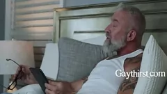 Jouer L'amour anal poilu et passionné de beau-père : une rencontre gay interdite