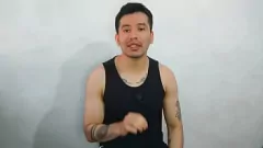 Reproducir ¡Twink chupa la gran polla de la mejor amiga y se traga su semen! Encuentro oral sexual