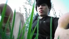 Play Jon Arteen's Smoldering Foot Fetish: Barefoot Twink Shows Off Soles in Shorts