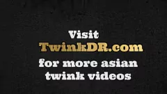 Putar Dokter Slutty Asia tidak bisa menahan penis besar Twink: Bareback Rimming & Breeding