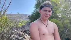 Odtwórz Chudy twink sam solo masturbacja i wytrysk na zewnątrz