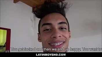 play Bocah latin dengan kawat gigi threesome dengan pria straight untuk mendapatkan uang tunai - andy, nicolas, matias