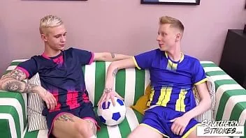 play Southernstrokes twinks flacos mars coy y max gen a pelo