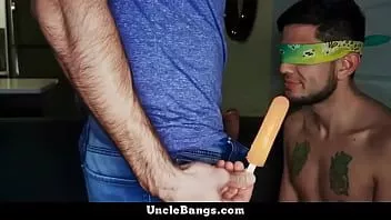 play Blindfolded roommate gets dick in his mouth - unclebangs